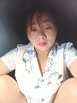 vangkt-cute online show from July 4, 2026, 8:37 pm