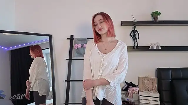 Snapshot of Alisa_World8 chatting on November 13, 2025, 7:18 am Alisa World8 online show from November 13, 2025, 7:18 am