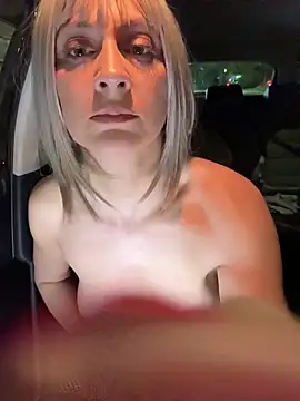 HOTLadyluna online show from April 6, 2026, 7:37 pm