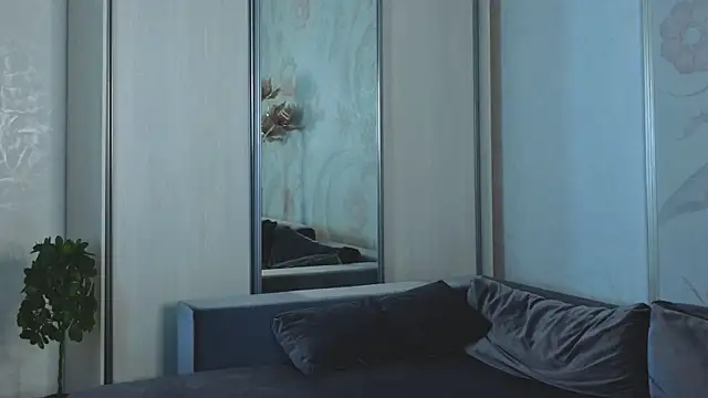 Snapshot of SecretVenom chatting on November 15, 2025, 8:11 am SecretVenom online show from November 15, 2025, 8:11 am