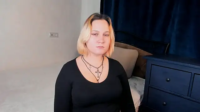 Snapshot of SecretVenom chatting on November 18, 2025, 8:08 am SecretVenom online show from November 18, 2025, 8:08 am