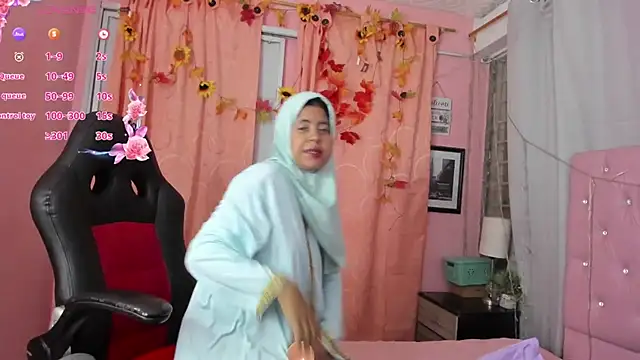 NaylaAbadi online show from December 20, 2025, 12:34 pm