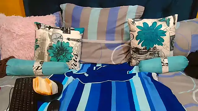 DarkCherryx online show from April 6, 2026, 6:20 pm