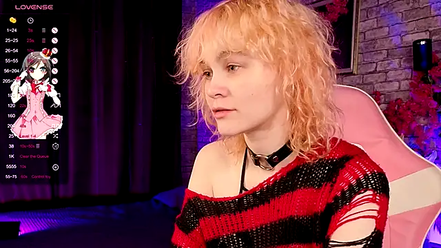 Snapshot of Awawrin chatting on December 5, 2025, 8:49 pm Awawrin online show from December 5, 2025, 8:49 pm