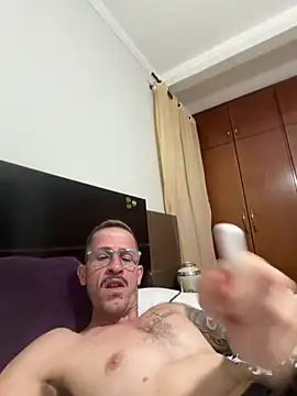 Lucasjandre online show from May 16, 2026, 1:02 am