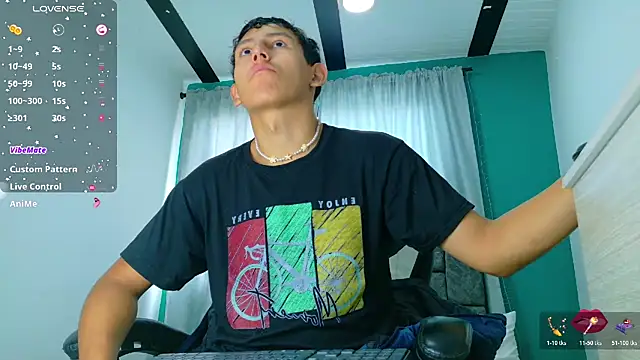 FelipeGonzalezz online show from December 5, 2025, 12:36 pm