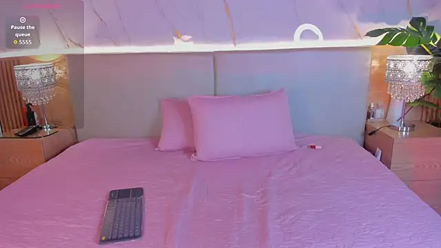 april grey11 online show from November 20, 2025, 7:46 pm