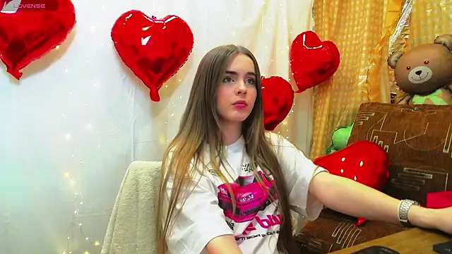 Snapshot of AlicaLOVEalisa777 chatting on February 24, 2026, 11:03 pm AlicaLOVEalisa777 online show from February 24, 2026, 11:03 pm