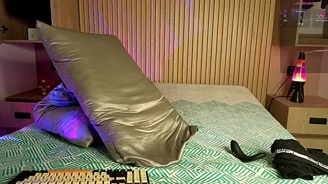 Snapshot of Danmaxwell_ chatting on November 12, 2025, 5:30 am Danmaxwell online show from November 12, 2025, 5:30 am