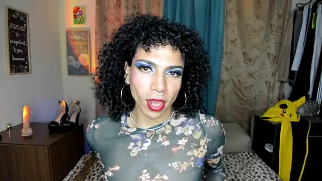 Angel White25 online show from May 20, 2026, 1:12 am