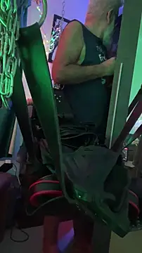 LeatherSdaddy online show from December 17, 2025, 11:16 am