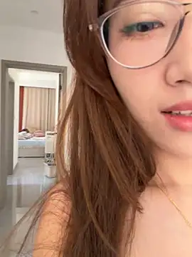 GG-BONG1 online show from May 12, 2026, 7:49 am