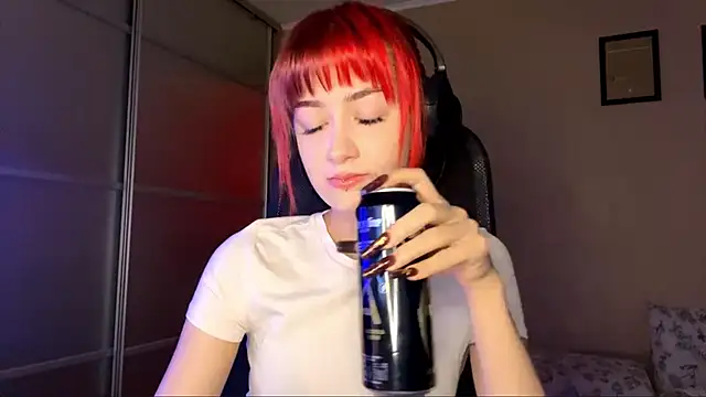 EmilySkyline online show from December 5, 2025, 7:06 am