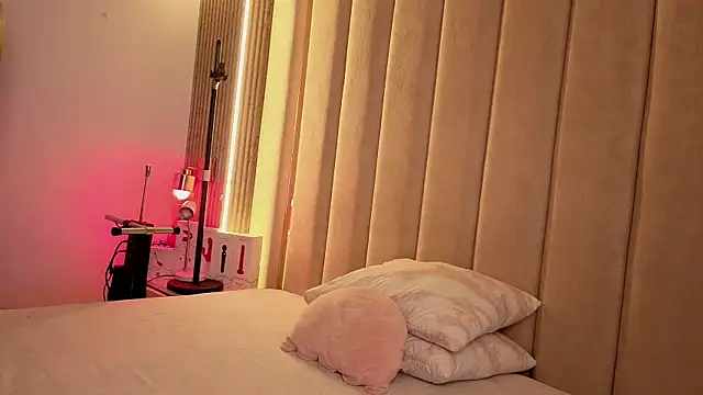 Iamnyxy online show from April 6, 2026, 11:33 am