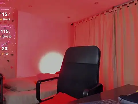 Snapshot of LaGoldenBitch chatting on May 22, 2026, 1:02 am LaGoldenBitch online show from May 22, 2026, 1:02 am
