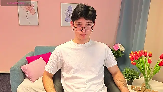 LiamRivers online show from November 12, 2025, 2:06 pm