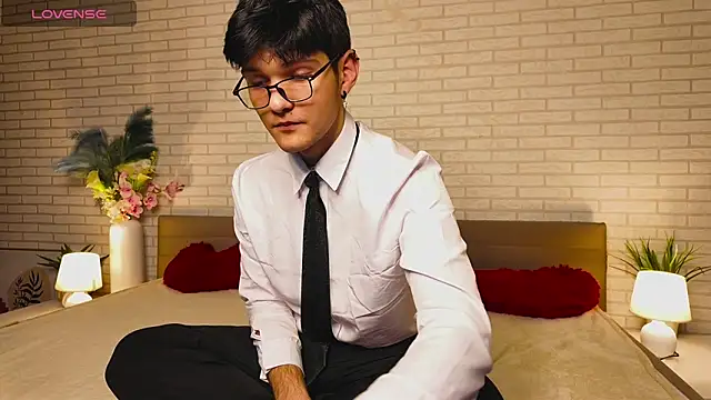 LiamRivers online show from November 14, 2025, 2:05 pm