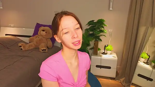 LilyPoetry  online show from December 15, 2025, 11:25 am