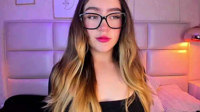 Snapshot of Kate_Winslet_ chatting on December 18, 2025, 1:50 pm Kate Winslet online show from December 18, 2025, 1:50 pm