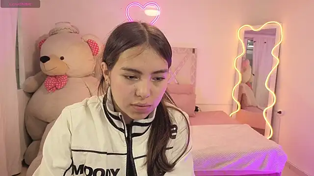 ISABELA TAY online show from January 7, 2026, 11:45 am