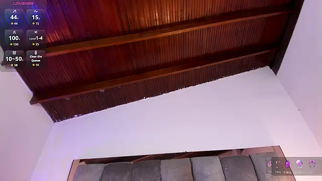 Ana Torres  online show from December 1, 2025, 8:25 pm