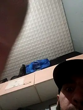 hotguy71000 online show from November 28, 2025, 3:36 pm