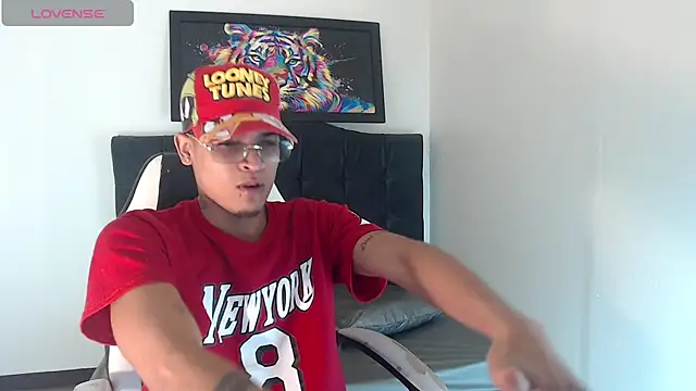 Isaacas  online show from November 30, 2025, 11:25 am