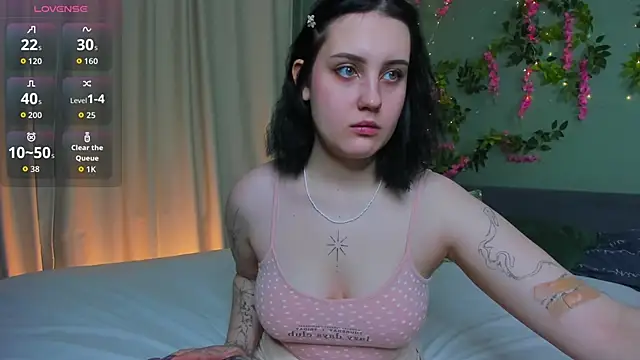 Snapshot of hey_tessa chatting on November 29, 2025, 11:46 am hey tessa online show from November 29, 2025, 11:46 am