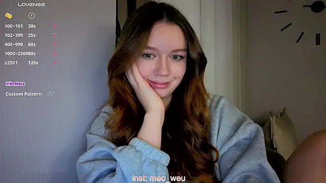 Snapshot of me_liss chatting on November 15, 2025, 11:43 pm me liss online show from November 15, 2025, 11:43 pm