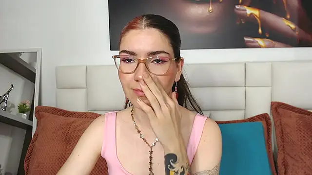 Snapshot of AriLumi chatting on November 25, 2025, 7:47 pm AriLumi online show from November 25, 2025, 7:47 pm