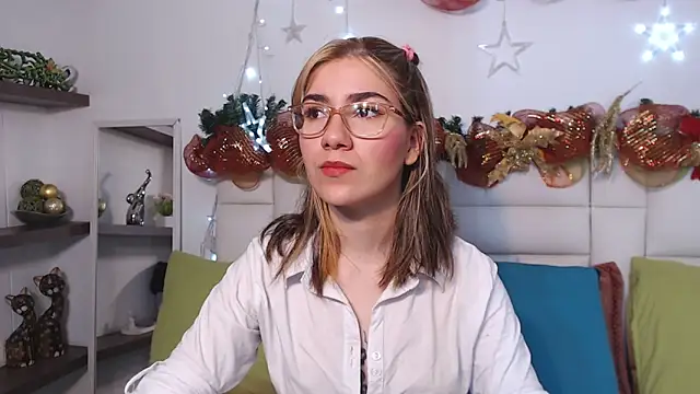 Snapshot of AriLumi chatting on December 22, 2025, 7:33 pm AriLumi online show from December 22, 2025, 7:33 pm