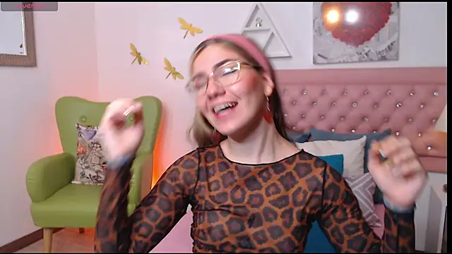 Snapshot of AriLumi chatting on January 10, 2026, 7:59 pm AriLumi online show from January 10, 2026, 7:59 pm