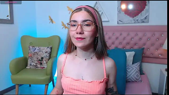 Snapshot of AriLumi chatting on January 14, 2026, 10:03 pm AriLumi online show from January 14, 2026, 10:03 pm