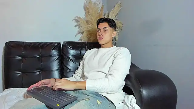 ZeusBrant online show from April 11, 2026, 1:04 pm