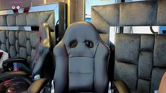 IssaJones  online show from March 26, 2026, 8:58 pm