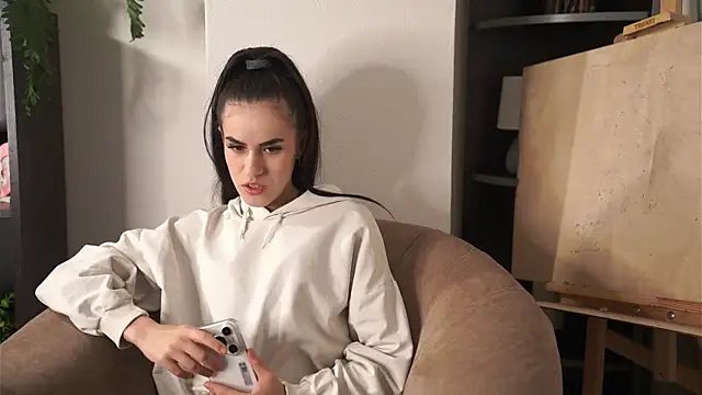 AngelWegge online show from November 18, 2025, 4:39 am