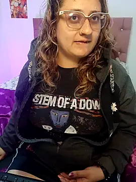 Snapshot of AnnieAtHome chatting on November 13, 2025, 3:05 am AnnieAtHome online show from November 13, 2025, 3:05 am