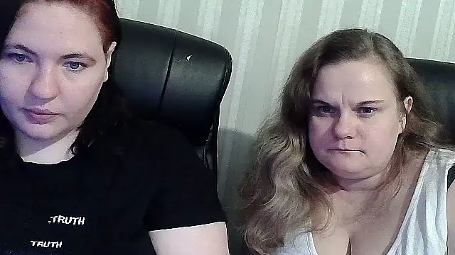 HollyXXEva online show from November 26, 2025, 2:07 pm