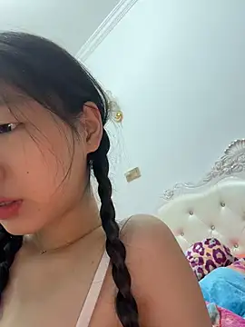 TinyBabe online show from May 4, 2026, 12:45 pm