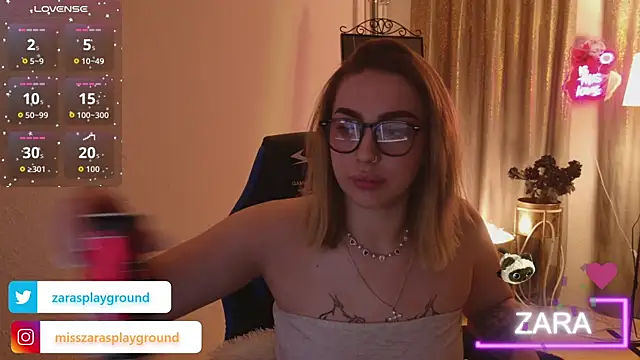 Snapshot of ZarasPlayground chatting on May 4, 2026, 8:05 pm ZarasPlayground online show from May 4, 2026, 8:05 pm