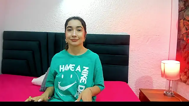 VictoriaRouge  online show from January 18, 2026, 4:05 am