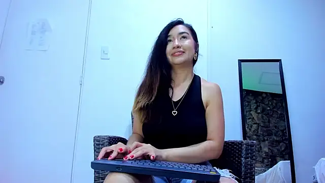 VictoriaRouge  online show from April 1, 2026, 3:51 am