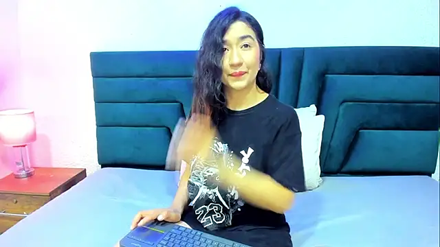 Snapshot of VictoriaRouge_ chatting on May 17, 2026, 8:38 pm VictoriaRouge online show from May 17, 2026, 8:38 pm