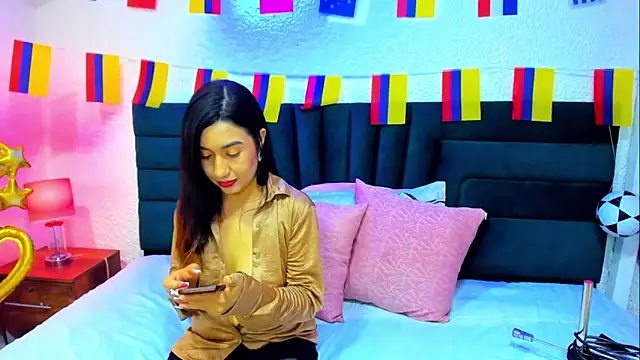 Snapshot of VictoriaRouge_ chatting on June 21, 2026, 10:56 pm VictoriaRouge online show from June 21, 2026, 10:56 pm