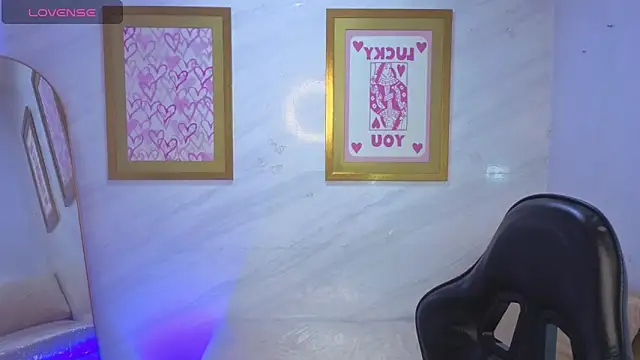 Evy Luxx v online show from March 21, 2026, 3:33 am