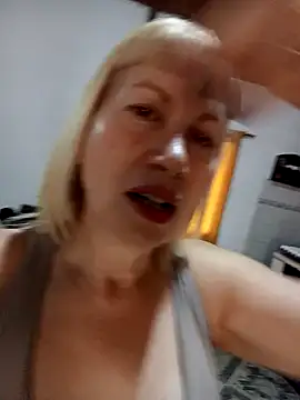 Snapshot of SexyMilf1211 chatting on January 7, 2026, 1:35 pm SexyMilf1211 online show from January 7, 2026, 1:35 pm