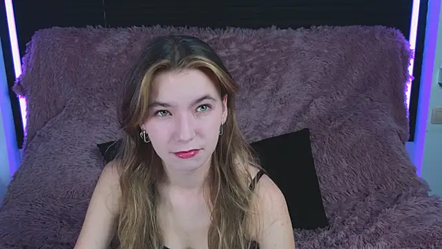 RochelCozzi online show from December 3, 2025, 5:11 pm