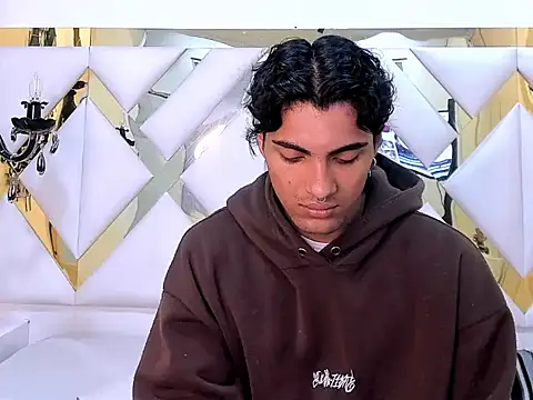 MattFiore online show from December 16, 2025, 11:59 am