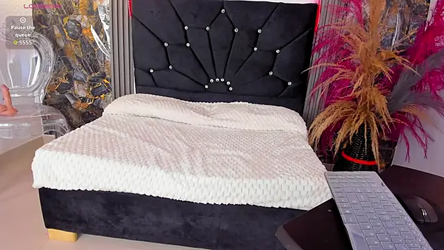 Adaya lys online show from November 18, 2025, 3:05 pm