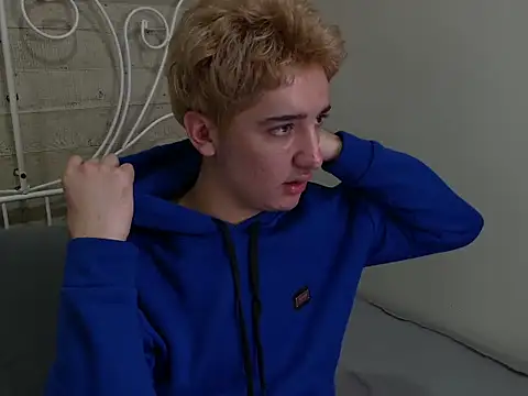 LucasFinister online show from November 18, 2025, 11:36 am